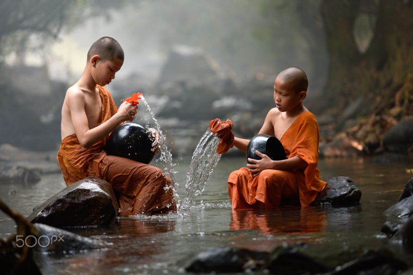 Pakbeng - Morning Alms Giving 